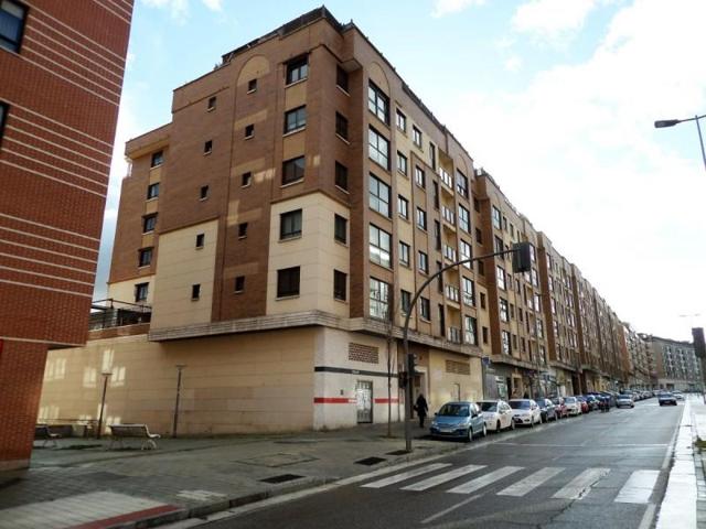 Local comercial en alquiler en Valladolid, Parquesol photo 0