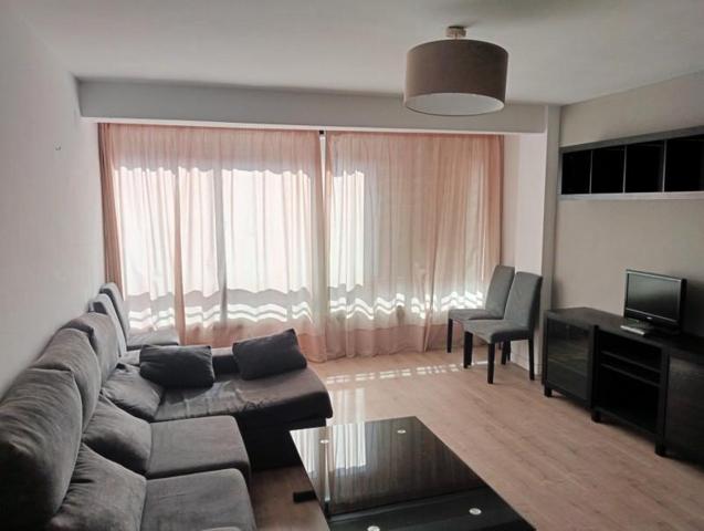 Piso en alquiler en Sevilla, Puerta Carmona-Puerta Osario-Amador de los Ríos photo 0