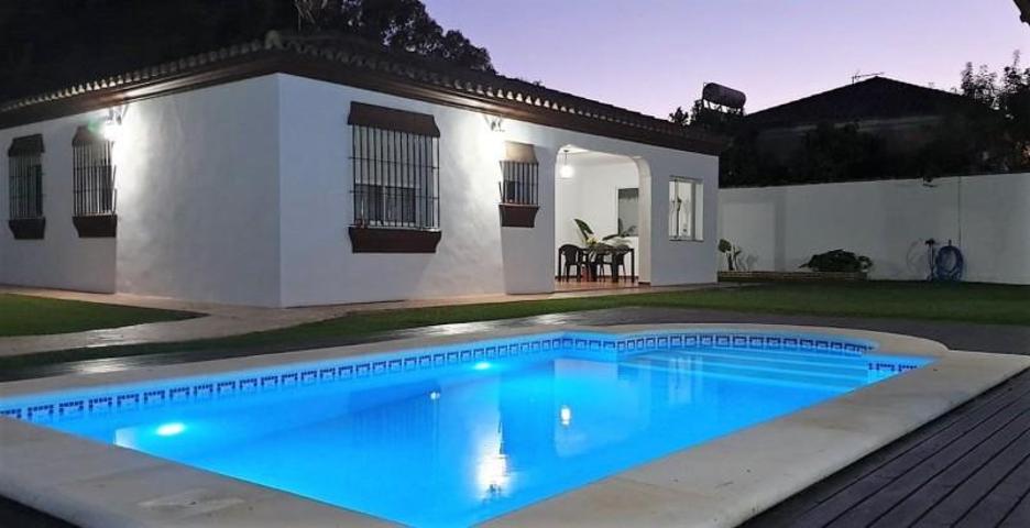 Chalet en alquiler en Chiclana de la Frontera, El sotillo photo 0