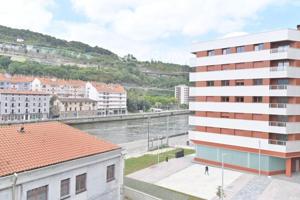 Piso en alquiler en Bilbao, La Ribera-Ibarrekolanda photo 0