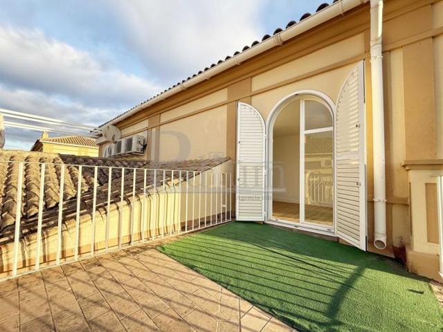 Adosada en alquiler en Tomares, Aljamar photo 0