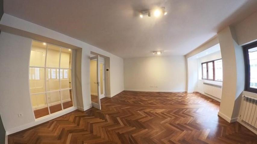 Piso en alquiler en Santiago de Compostela, Ensanche photo 0