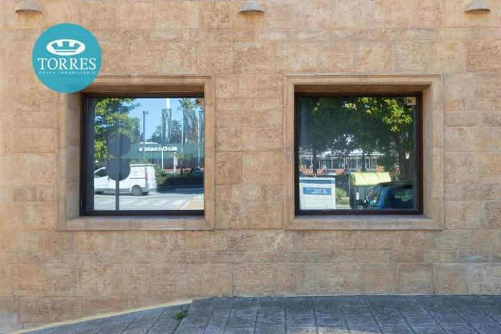 Local comercial en alquiler en Estepona, 2º Línea de Playa photo 0