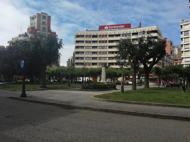 Local comercial en alquiler en Gijón, Gijón photo 0