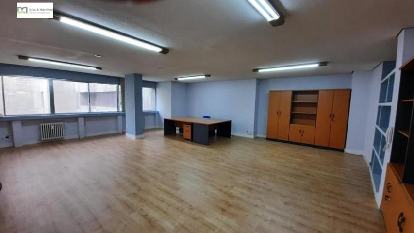 Oficina en alquiler en León, Centro photo 0