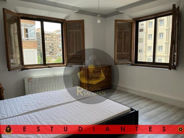 Piso en alquiler en Granada, Camino de ronda photo 0