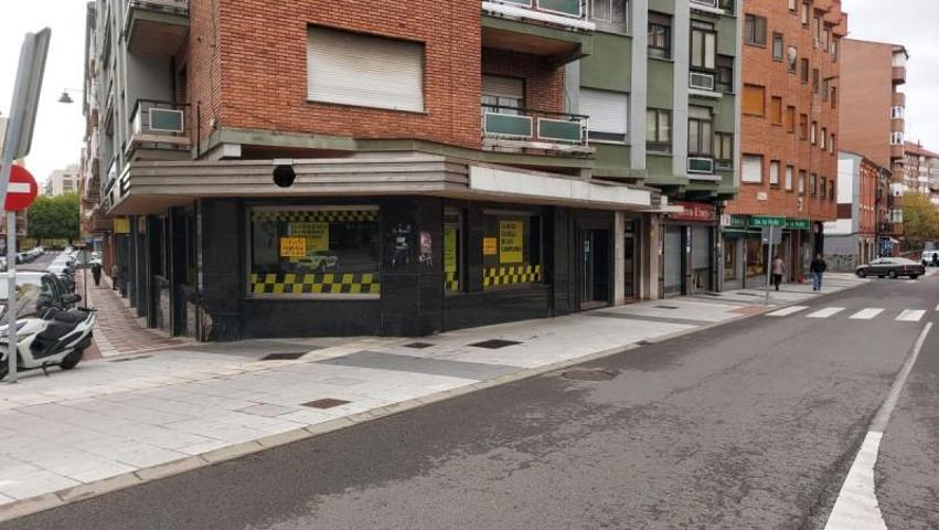 Local comercial en alquiler en León, Crucero photo 0