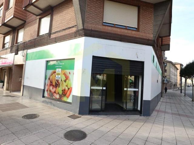 Local comercial en alquiler en Oviedo, Cerdeño - El Palais - Mercadín photo 0