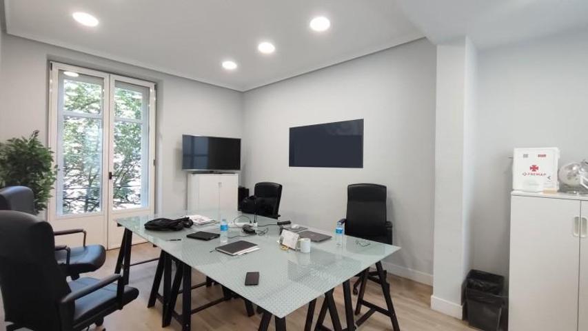 Oficina en alquiler en Bilbao, Abando photo 0