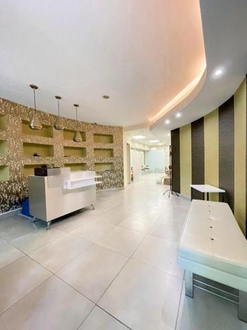 Local comercial en alquiler en Madrid, Aravaca photo 0