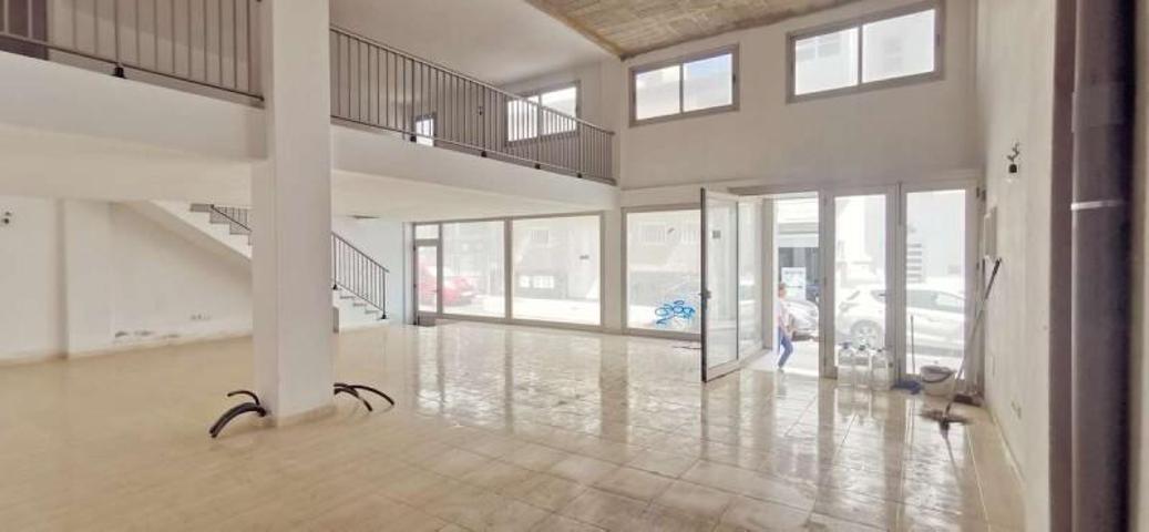 Local comercial en alquiler en Arrecife, Arrecife photo 0