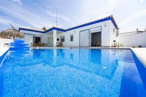 Chalet en alquiler en Chiclana de la Frontera, Pago Melilla photo 0