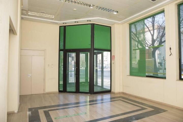 Local comercial en alquiler en Badajoz, María Auxiliadora photo 0