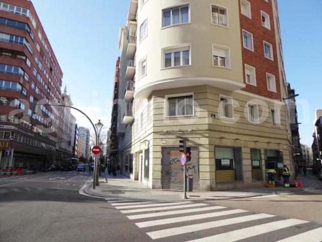 Local comercial en alquiler en Valladolid, Centro photo 0