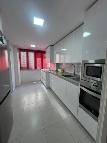 Piso en alquiler en Granada, Gran capitan photo 0