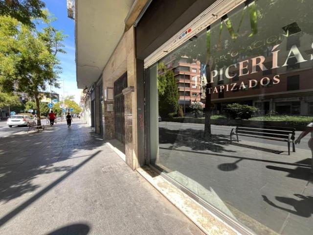 Local comercial en alquiler en Granada, Camino de ronda photo 0