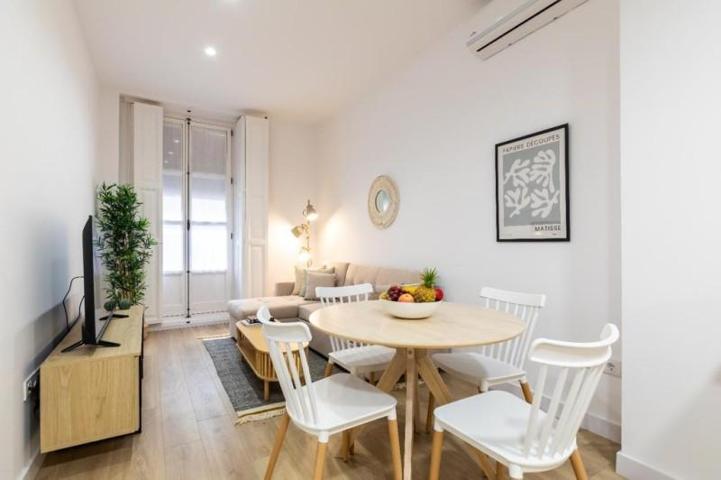 Piso en alquiler en Valencia, Sant Francesc photo 0