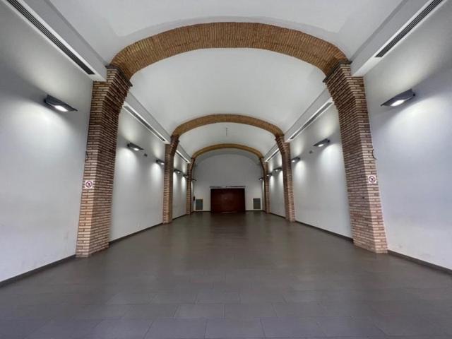 Local comercial en alquiler en Manresa, Valldaura photo 0
