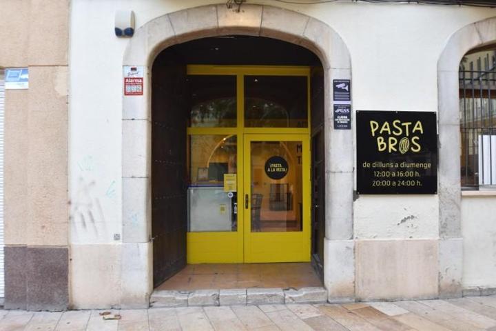 Local comercial en alquiler en Vilanova i la Geltrú, Casc Antic photo 0