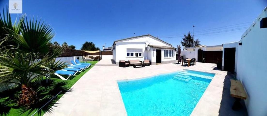 Chalet en alquiler en Chiclana de la Frontera, La barrosa photo 0