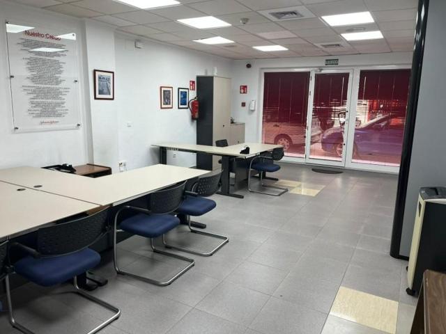 Local comercial en alquiler en Alicante, San blas photo 0