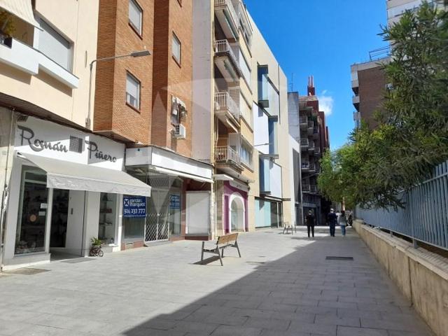 Local comercial en alquiler en Badajoz photo 0