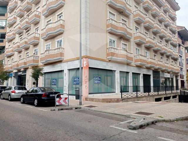 Local comercial en alquiler en Cáceres photo 0