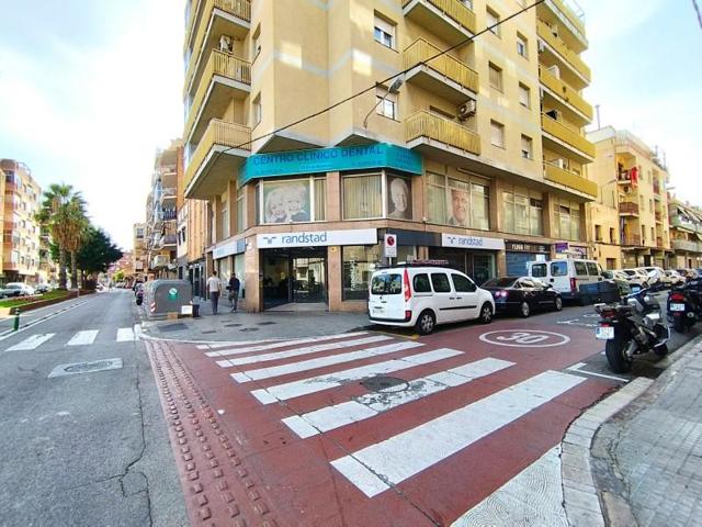 Local comercial en alquiler en el Prat de Llobregat, Plaça de Catalunya photo 0