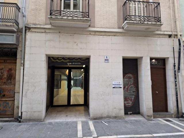 Local comercial en alquiler en Pamplona photo 0