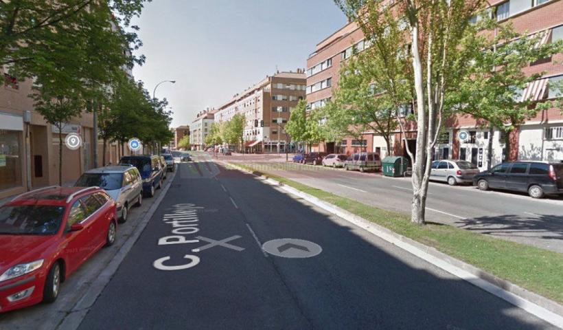 Local comercial en alquiler en Logroño, Portillejo photo 0