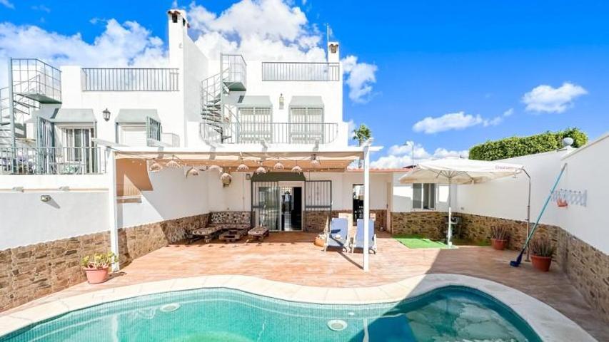 Adosada en alquiler en Almayate, Niza beach photo 0