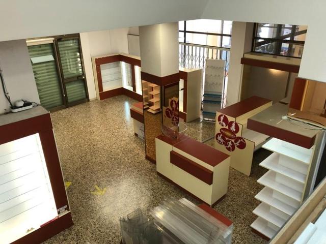 Local comercial en alquiler en Vilafranca del Penedès, Sant Julia photo 0