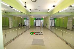 Local comercial en alquiler en Oviedo, Centro photo 0