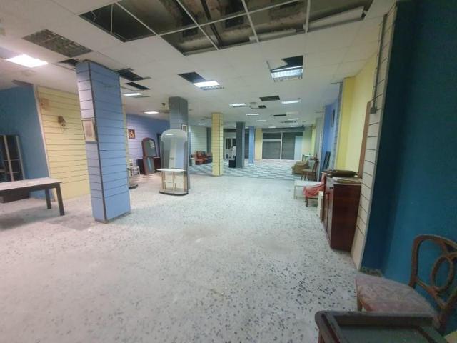 Local comercial en alquiler en Sevilla, Cerro Aguila - Avda. de la Paz photo 0