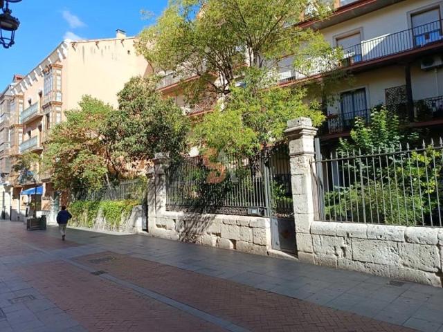 Local comercial en alquiler en Valladolid, Centro photo 0