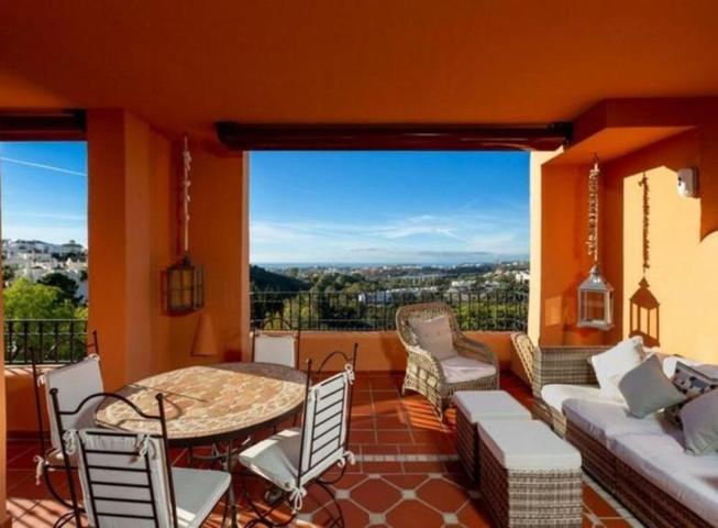 Apartamento en alquiler en Benahavís, Cumbres de Los Almendros photo 0