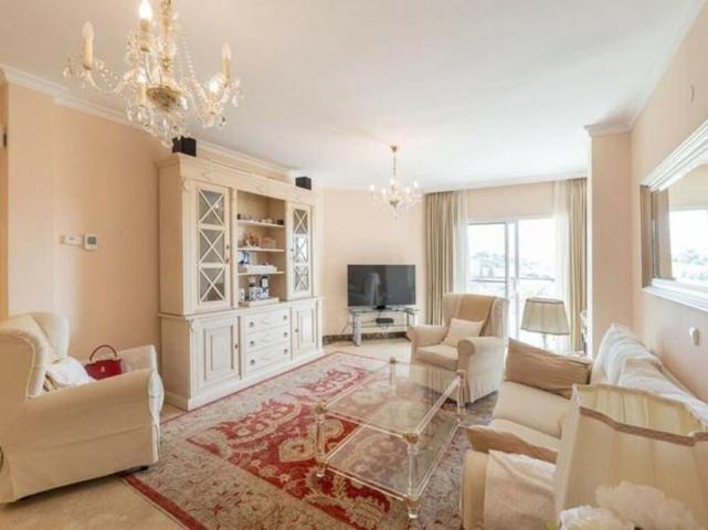 Apartamento en alquiler en Estepona, Estepona East - Bel Air photo 0