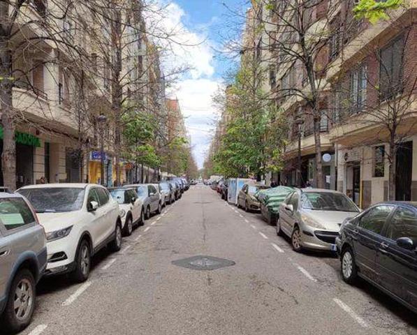 Local comercial en alquiler en Valencia, Gran Vía photo 0