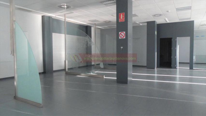 Local comercial en alquiler en Logroño, Portillejo photo 0