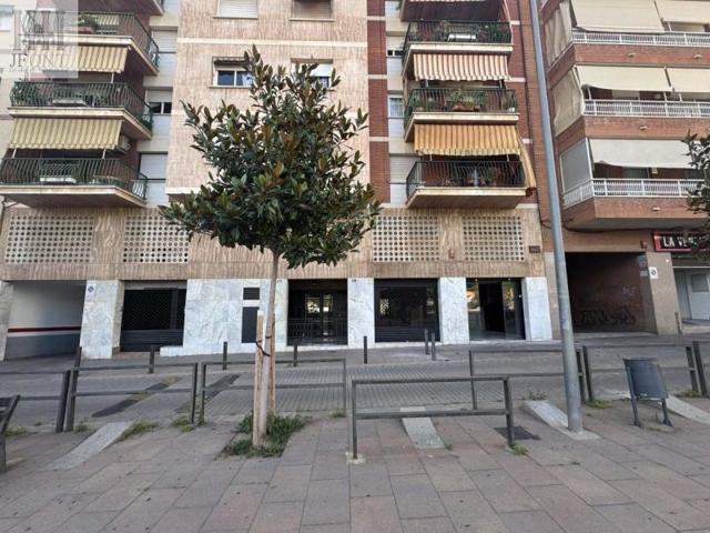 Local comercial en alquiler en Badalona, Montigala photo 0