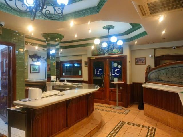 Local comercial en alquiler en Madrid, Valverde photo 0