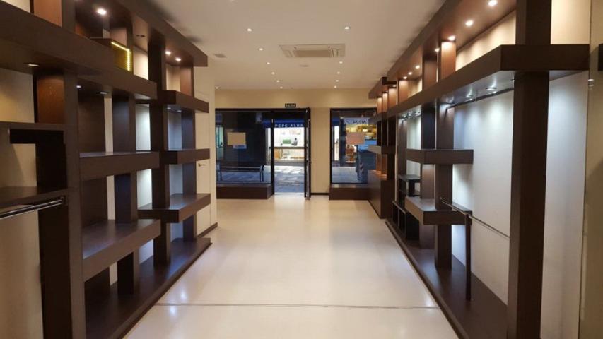 Local comercial en alquiler en Salamanca, Centro photo 0