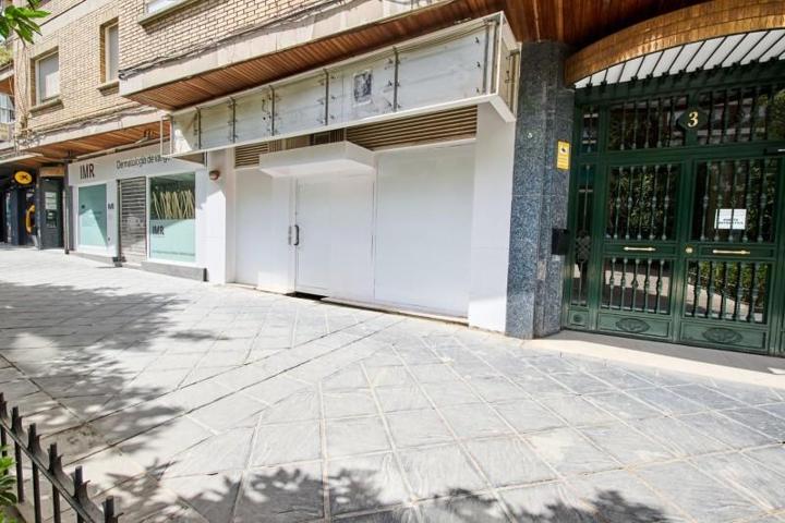 Local comercial en alquiler en Granada, Arabial photo 0