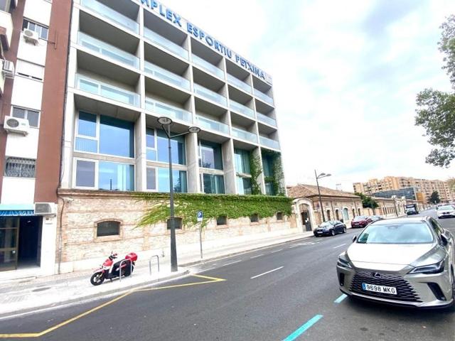 Local comercial en alquiler en Valencia, La Petxina photo 0