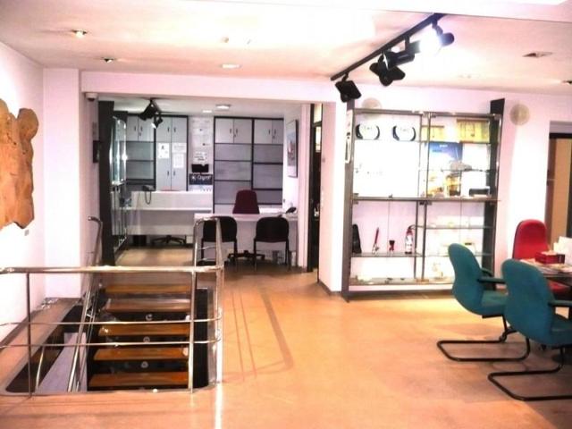 Local comercial en alquiler en Santiago de Compostela, Ensanche photo 0