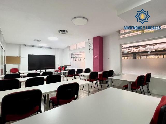 Local comercial en alquiler en Granada, Alhamar photo 0