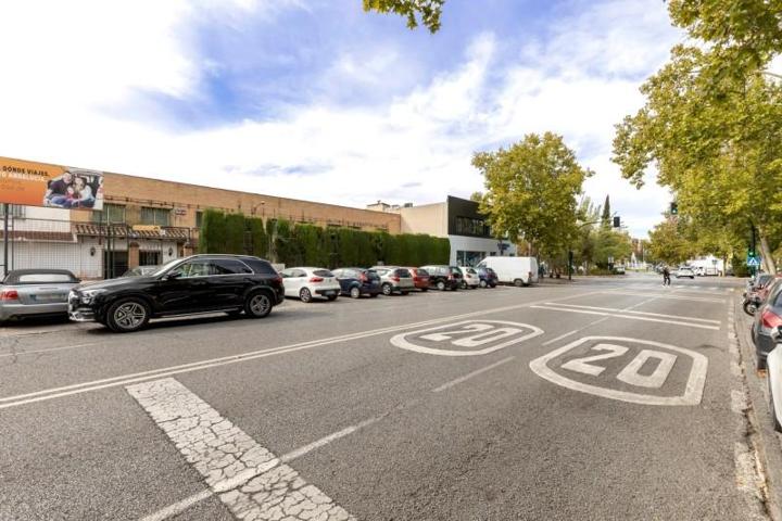 Oficina en alquiler en Granada, Parque Lagos photo 0