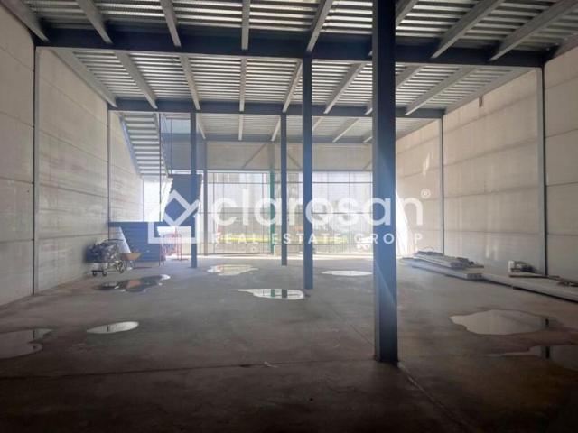 Local comercial en alquiler en Coín photo 0