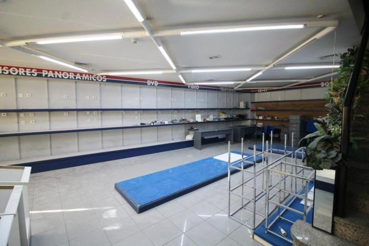 Local comercial en alquiler en Elche, Raval - Puertas Coloradas photo 0