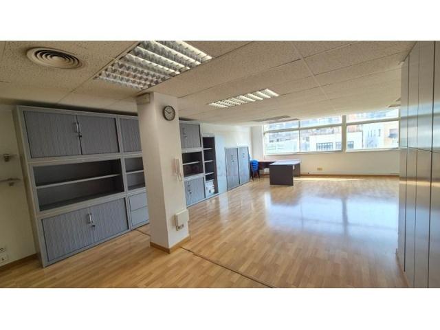 Oficina en alquiler en Barcelona photo 0